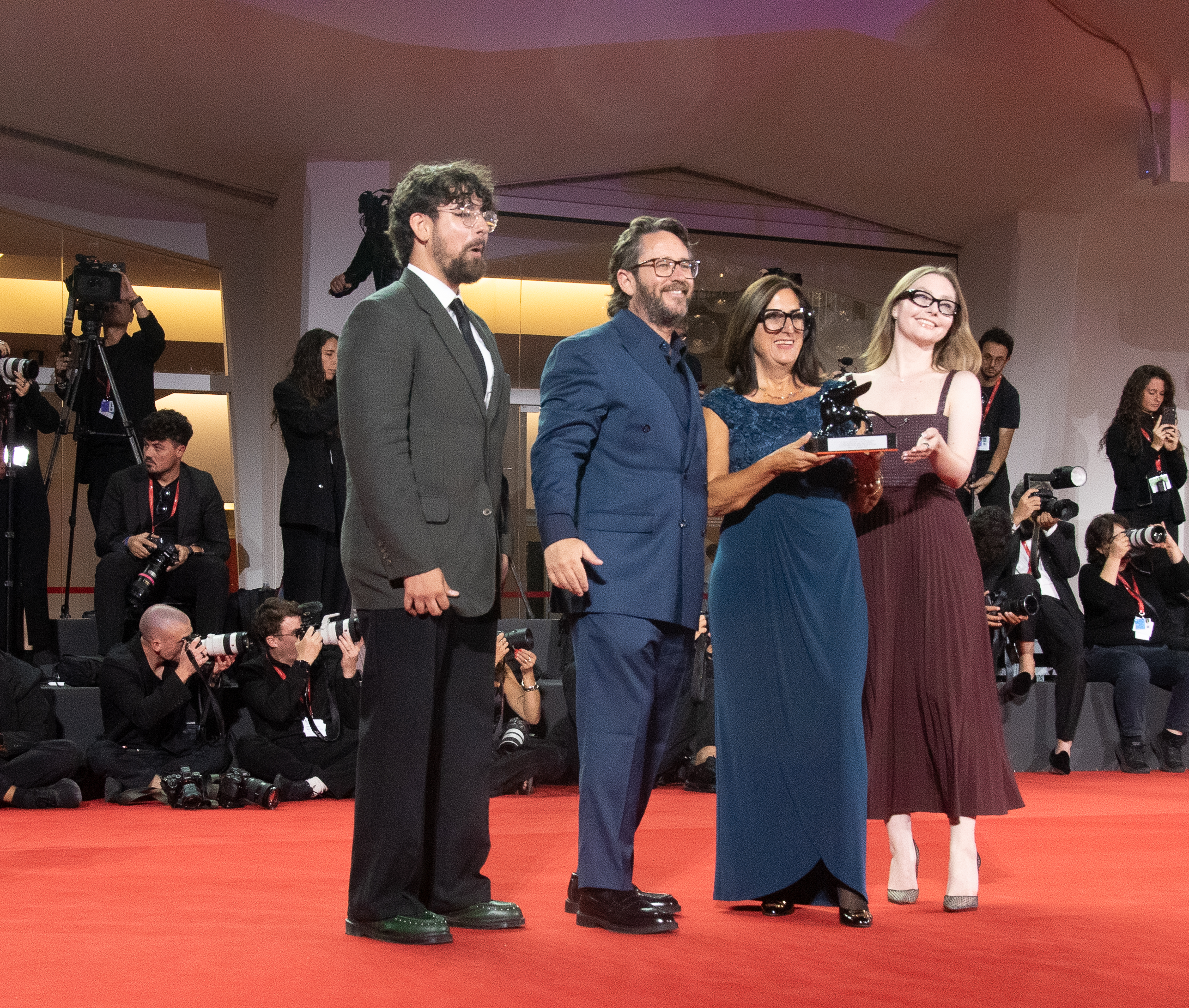 — italie venise cinema 83rd mostra del cinema 12 09 2026 golden lions winner photocall rory mitchell and dr anna maria